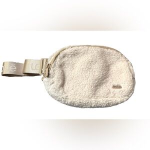 Lole Adjustable Crossbody Bag Cream/Gold Sherpa NWOT!  9” X 6”